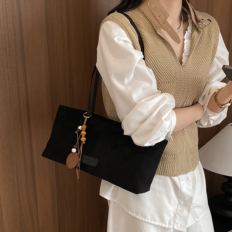 LEFTSIDE Retro Suede Shoulder  - đánh giá và giá Women Bags 2026 Trends